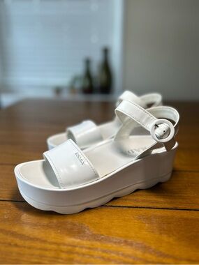 Authentic Prada White Platform Brushed Leather Ankle-Strap. Size 39 (9)